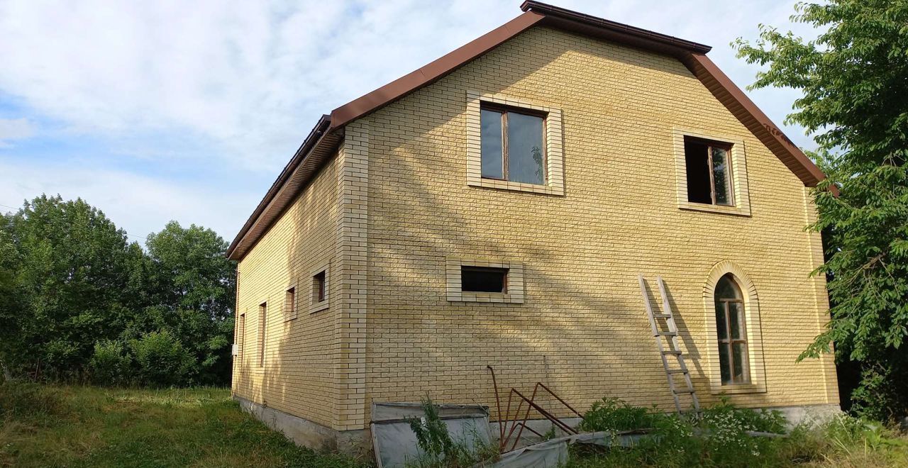 Продам дом на улице Кужорской в городе Майкопе 245.0 м² на участке 30.0 сот  этажей 2 9800000 руб база Олан ру объявление 110560975