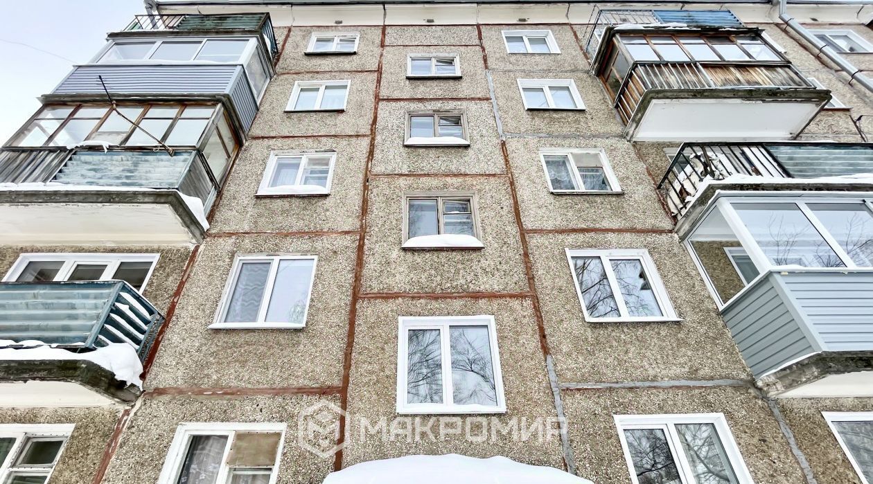 Продам двухкомнатную вторичку на улице Парковой 11а в районе Нововятском в  городе Кирове 48.0 м² этаж 3/5 2599000 руб база Олан ру объявление 122487398