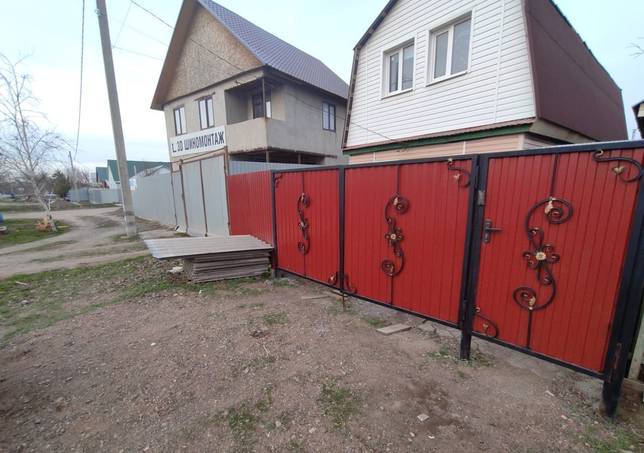 Продам дом на улице Донгузской в Ленинском районе в городе Оренбурге 82.0  м² на участке 3.0 сот этажей 2 3790000 руб база Олан ру объявление 122837715