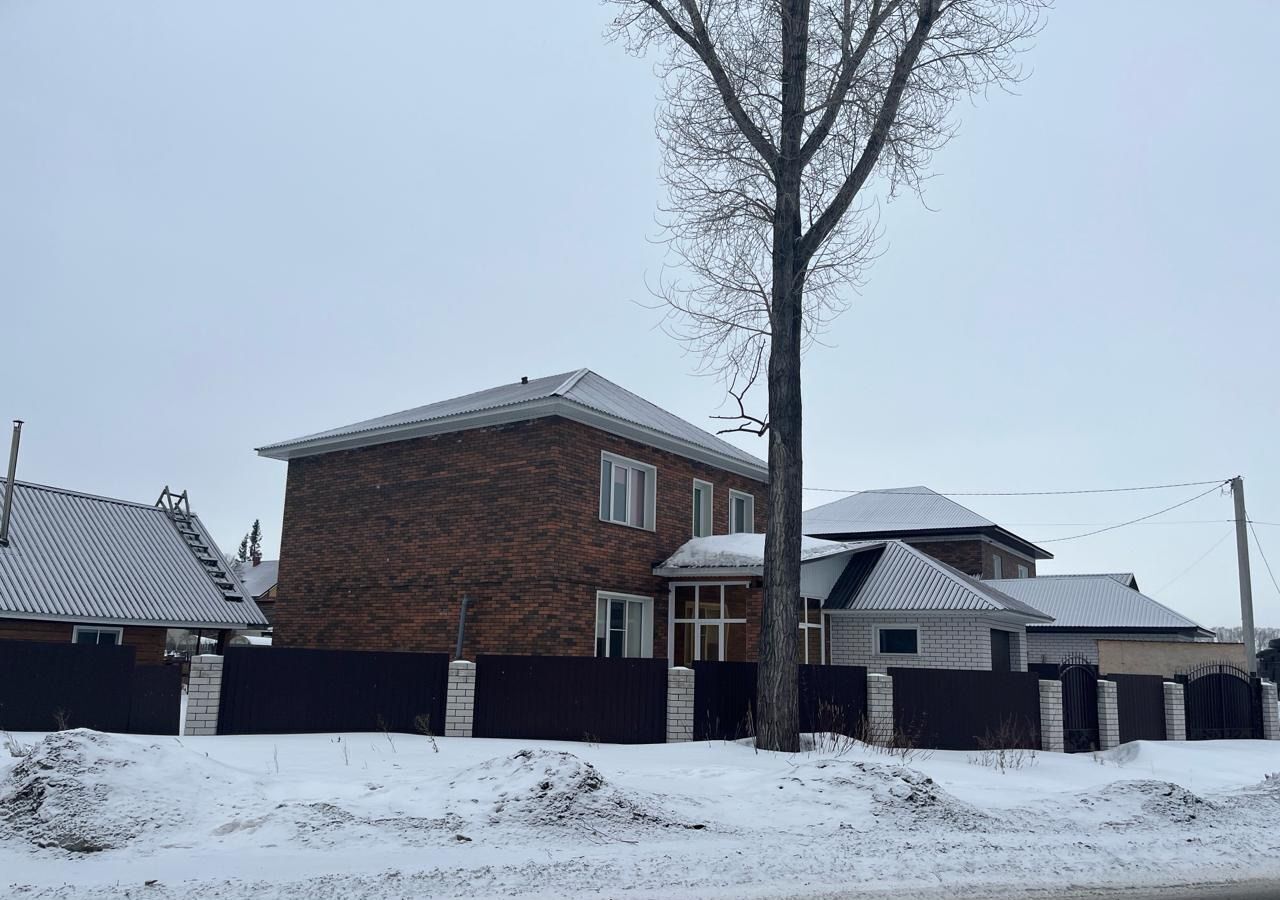 Продам дом на улице Белоярской 214 в городе Новоалтайске 170.0 м² на  участке 4.0 сот этажей 2 10570000 руб база Олан ру объявление 122851343