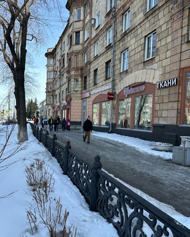 торговое помещение г Новокузнецк р-н Центральный пр-кт Металлургов 14 фото 2