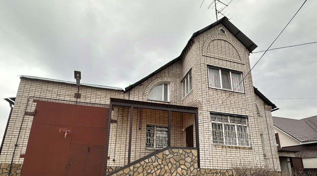 Продам дом на улице Горького 5 в городе Стерлитамаке 200.0 м² на участке  8.0 сот этажей 2 10500000 руб база Олан ру объявление 123320769