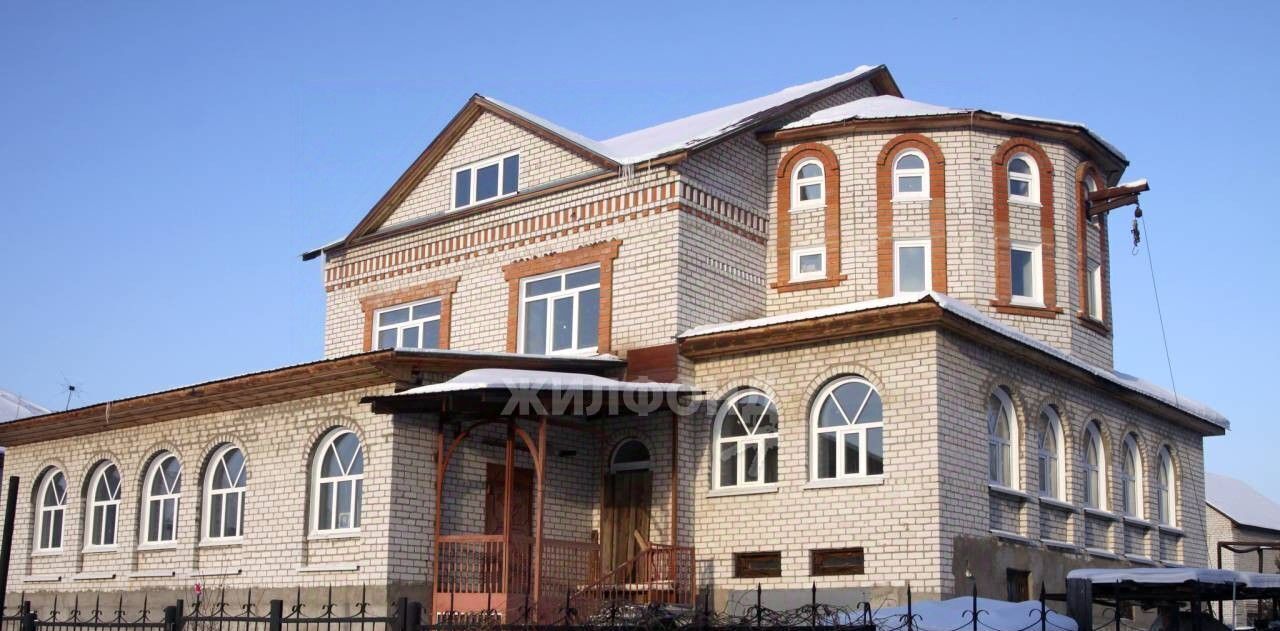 Продам коттедж на улице Российской в селе Одинцовке в городе Бийске 255.0  м² на участке 10.0 сот этажей 3 8200000 руб база Олан ру объявление  123802493