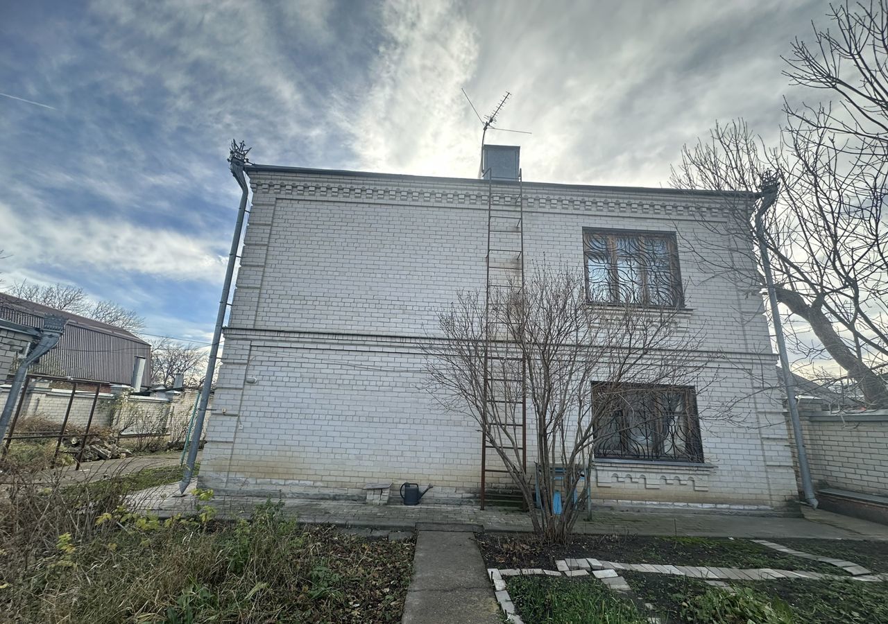 Продам дом на улице Февральской в городе Пятигорске 260.0 м² на участке 9.0  сот этажей 2 16900000 руб база Олан ру объявление 123870613