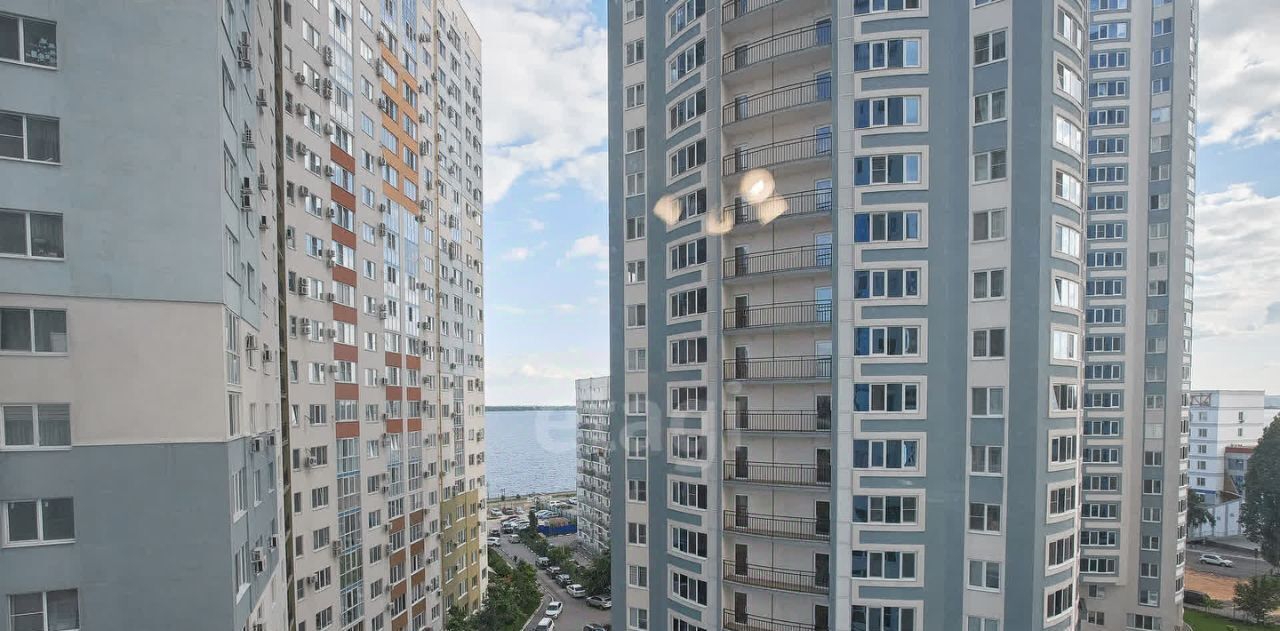 Продам двухкомнатную вторичку в Октябрьском районе в городе Саратове ул.  Имени Н. Г. Чернышевского, 108А 45.0 м² этаж 7/24 18500000 руб база Олан ру  объявление 123848237