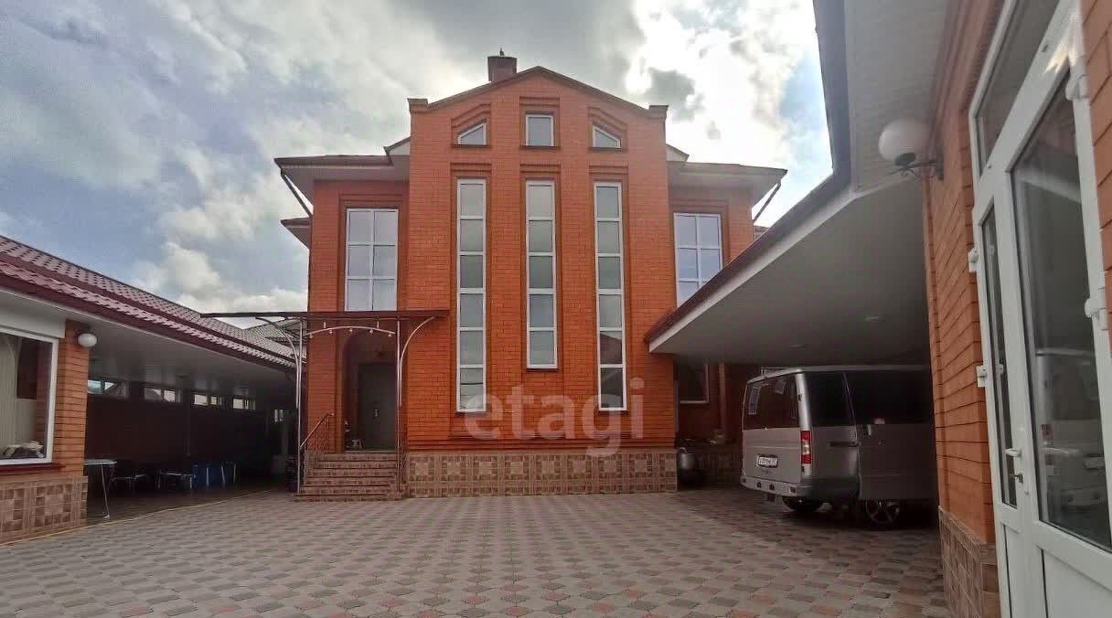 Продам дом на улице Аэропортной в городе Нальчике 167.0 м² на участке 6.0  сот 70000000 руб база Олан ру объявление 124527719