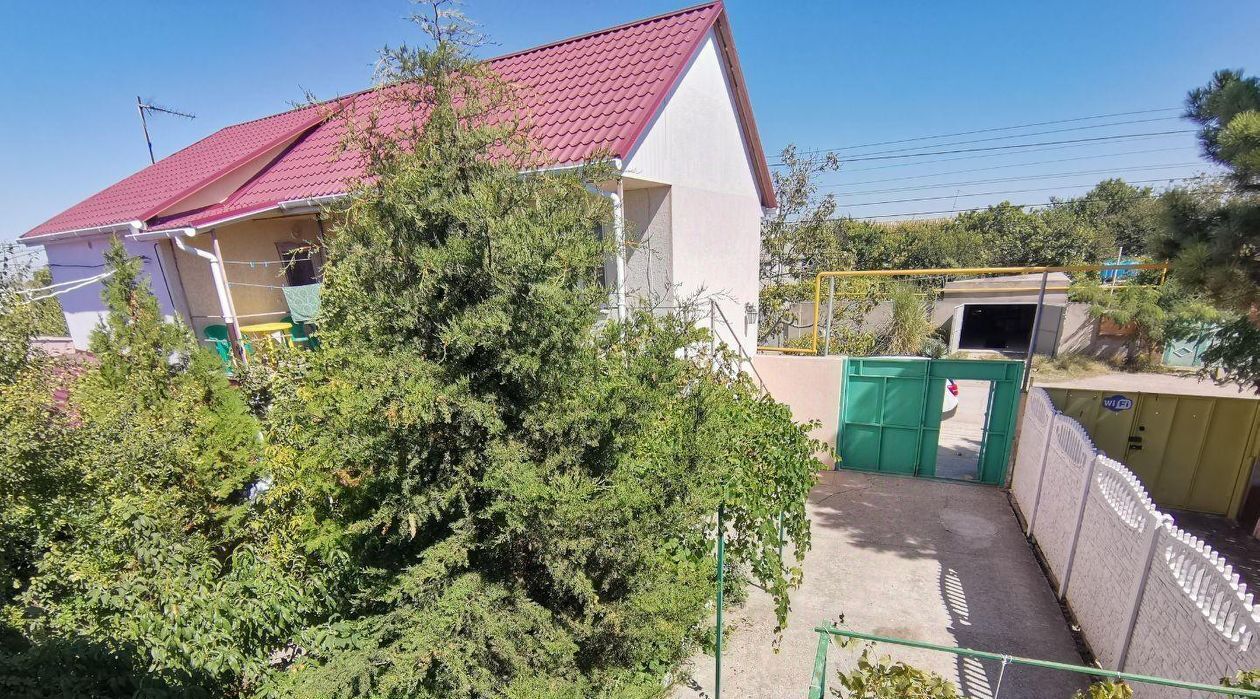 Продам дом на улице Камышовой 39 в поселке городского типа Заозерном в  городе Евпатории 110.0 м² на участке 2.0 сот этажей 2 12700000 руб база  Олан ру объявление 124749369