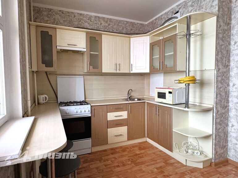 квартира г Орел р-н Заводской б-р Молодежи 1 фото 2