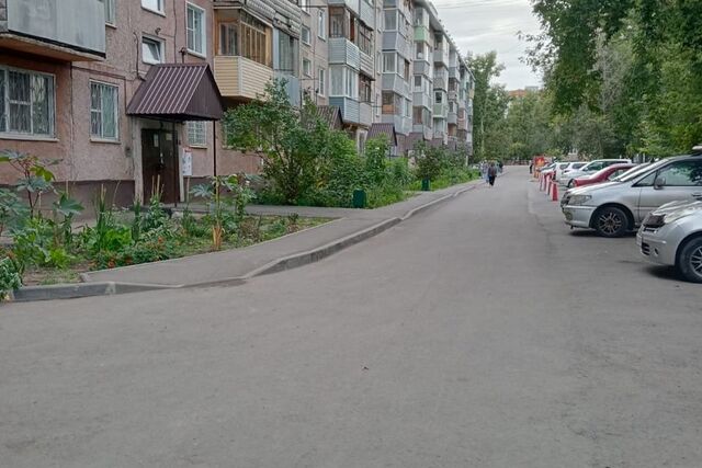 городской округ Барнаул, Панфиловцев, 15 / Сухэ-Батора, 28 фото