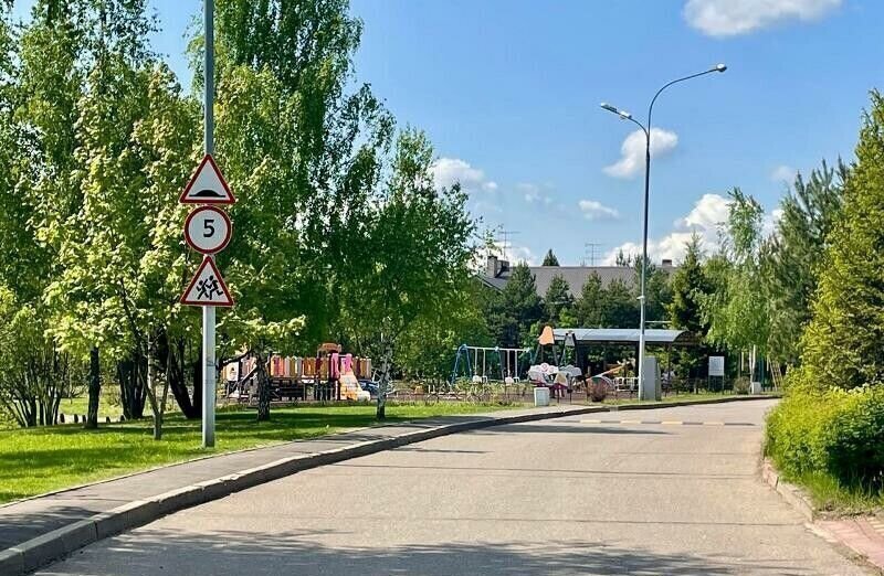 дом г Москва п Первомайское д Фоминское ул 2-я Фоминская ТиНАО 16 км, Московская область, городской округ Истра, Троицк, направление Курское (юг), Калужское шоссе фото 11