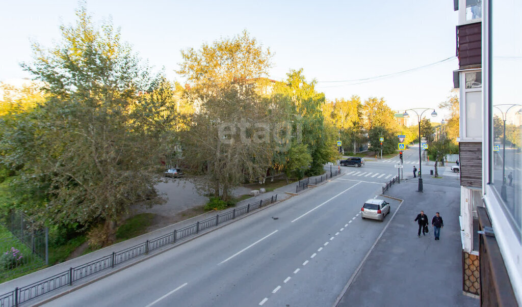 квартира г Тобольск пер Рощинский 40 фото 16