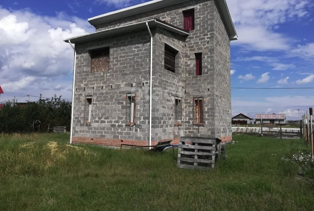 дом Салютная улица, посёлок Петровский фото 1