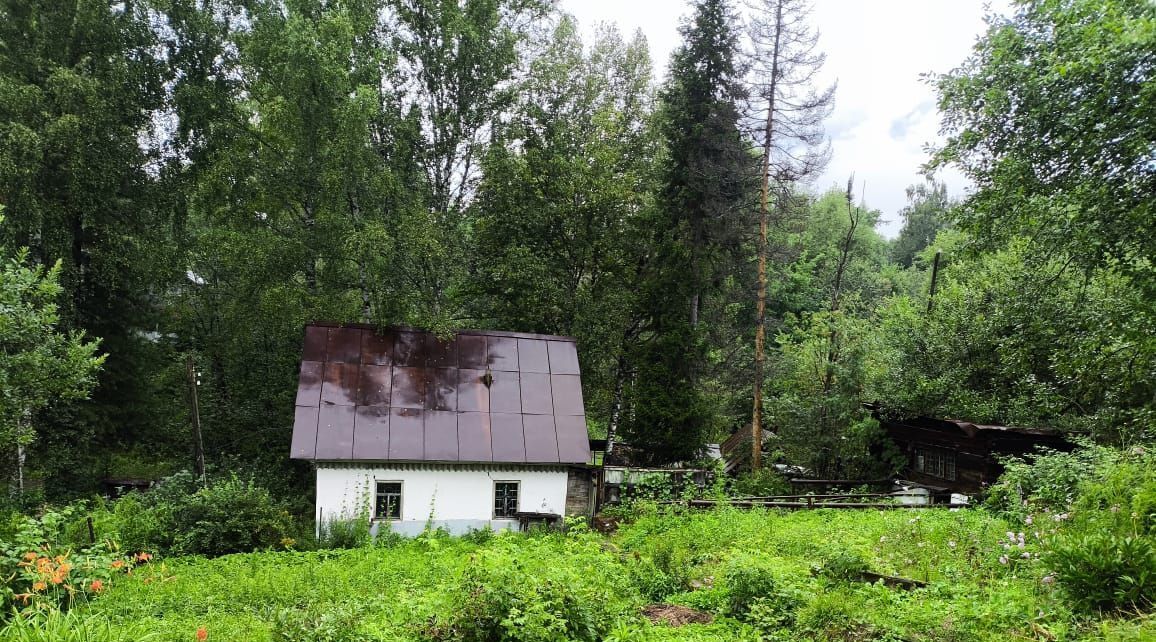 дом г Междуреченск снт Знамя Шахтера ул Еловая фото 2