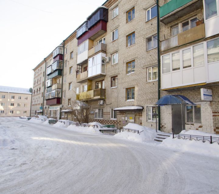 квартира г Заводоуковск Заводоуковский городской округ, Республики, 3 фото 1