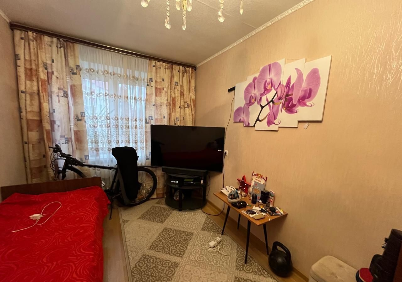 квартира г Великие Луки пр-кт Октябрьский 10к/2 фото 2