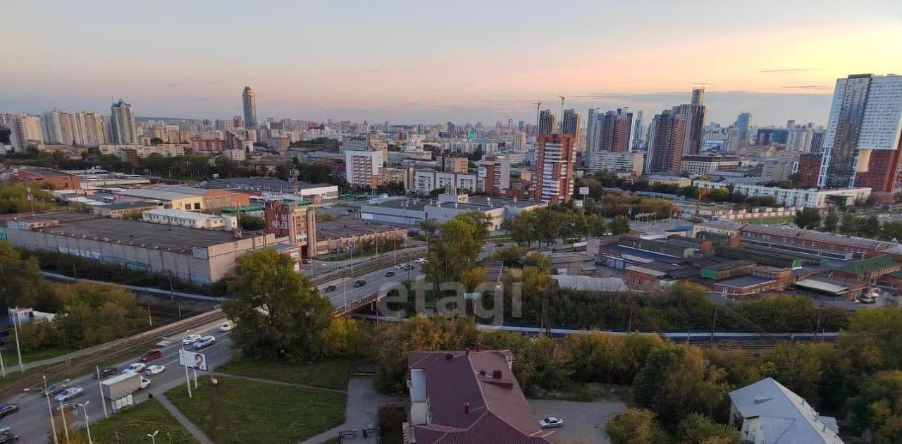 квартира г Екатеринбург Уральская ул Смазчиков 3 фото 2