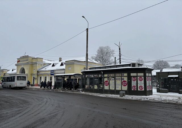 торговое помещение г Гатчина пл Варшавского вокзала 1и фото