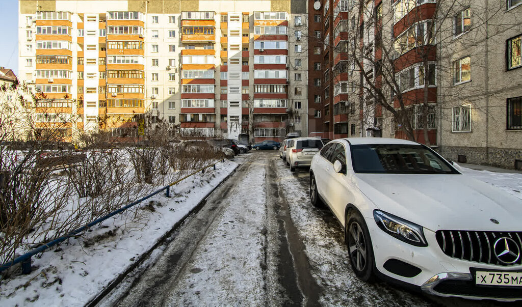 квартира г Тюмень ул 50 лет Октября 74к/2 фото 30