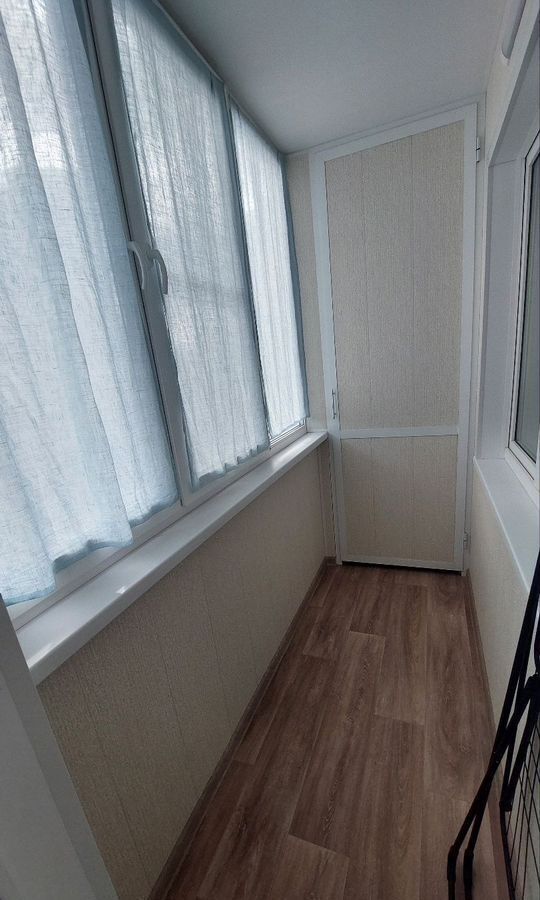квартира г Тольятти р-н Автозаводский ул 70 лет Октября 72 фото 11