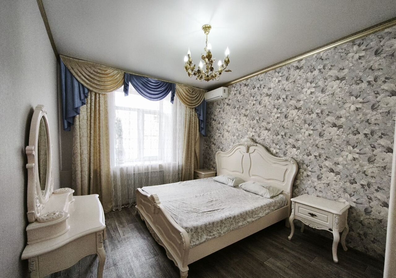 квартира г Астрахань р-н Кировский пл Ленина 12 фото 2