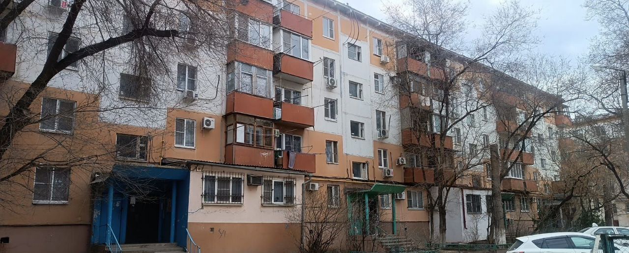 квартира г Астрахань р-н Советский ул Николая Островского 156к/2 фото 1