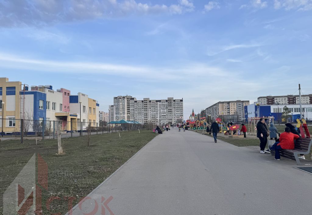квартира г Саратов р-н Волжский ул им братьев Никитиных 18 фото 12