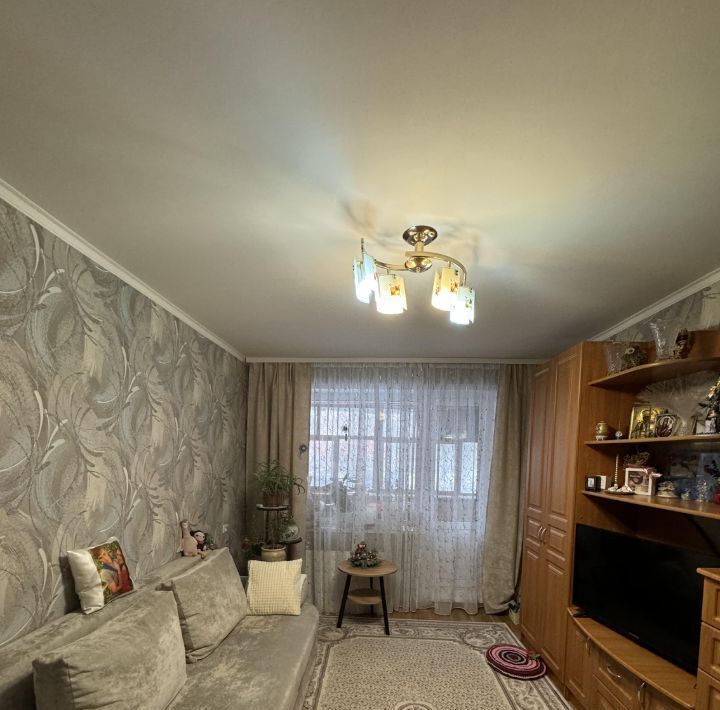 квартира г Тольятти р-н Автозаводский 16 квартал ул Дзержинского 22 фото 2