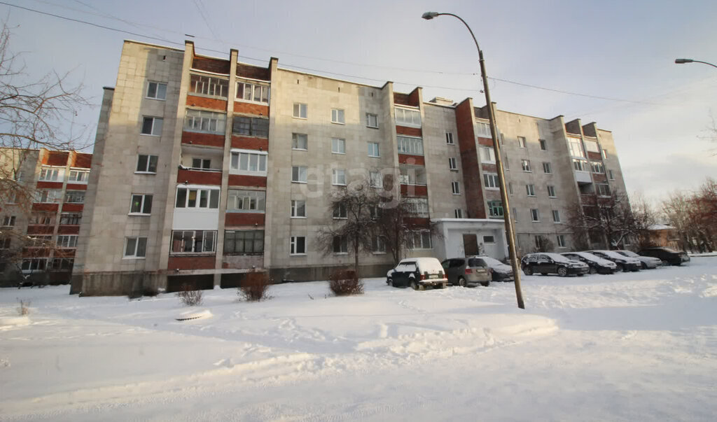квартира г Нижний Тагил р-н Ленинский ул Быкова 25 фото 19