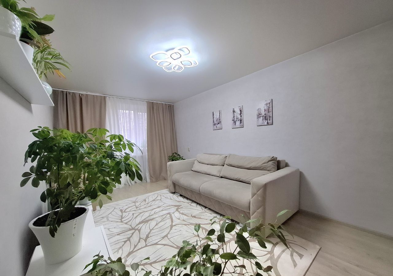 квартира г Тюмень р-н Центральный ул Красных Зорь 2 фото 1