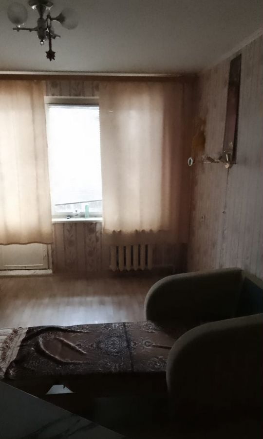 комната г Тольятти р-н Автозаводский 10-й квартал б-р Луначарского 8 фото 2