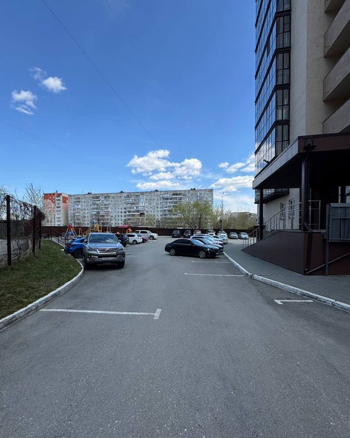 квартира г Челябинск р-н Калининский ул Братьев Кашириных 100б фото 25