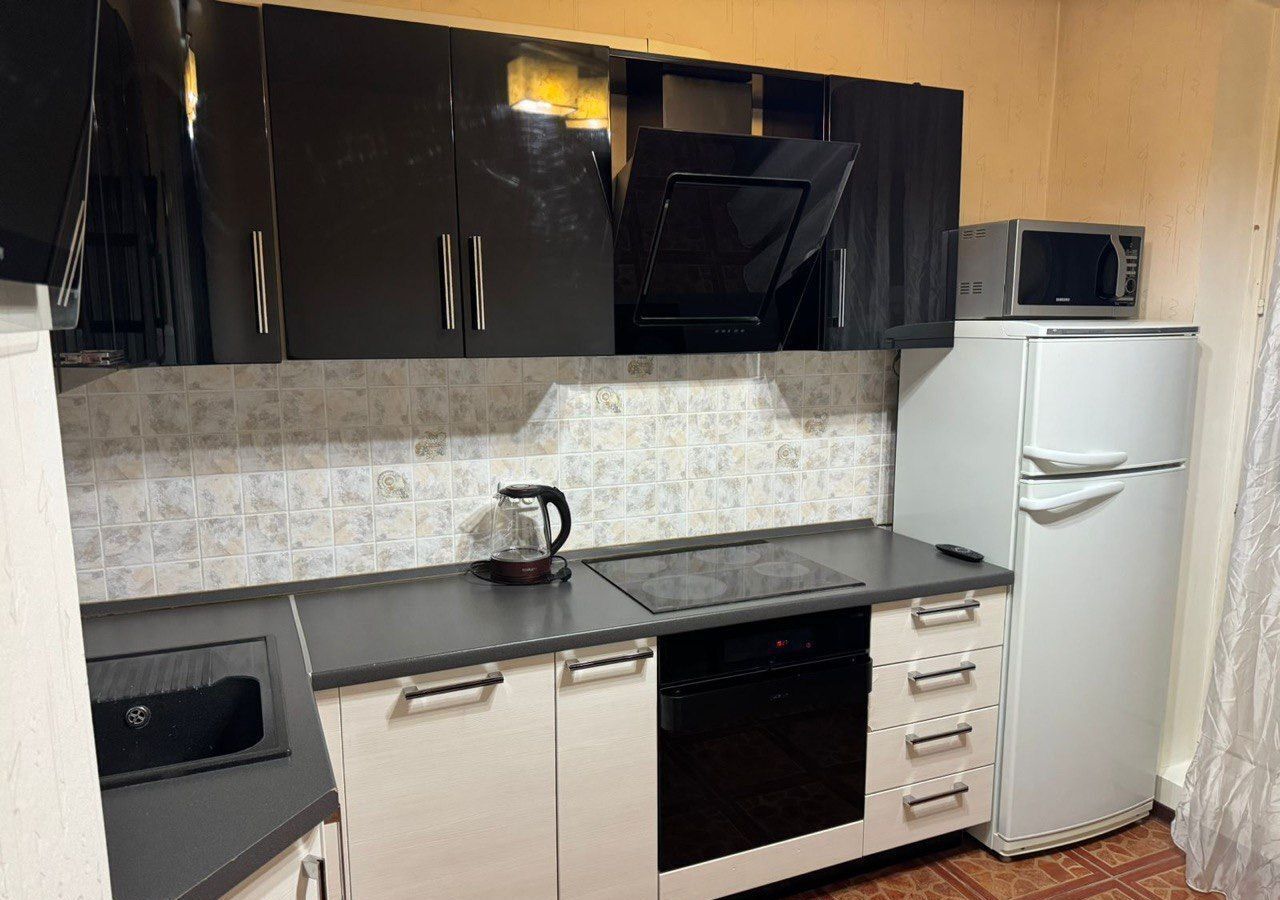 квартира г Москва метро Нагорная ул Ремизова 15к/3 фото 1