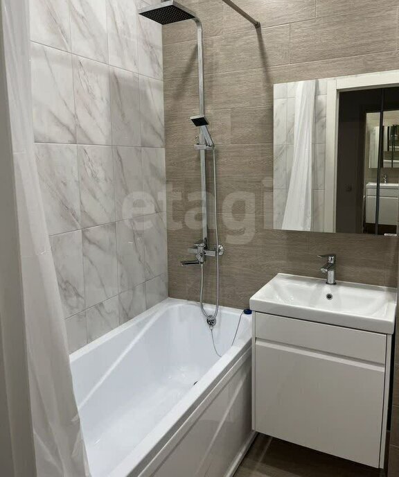 квартира г Тюмень ул Фармана Салманова 15 фото 15