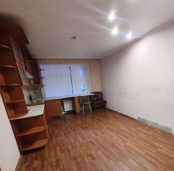 квартира г Саратов р-н Волжский ул им братьев Никитиных 8д фото 2