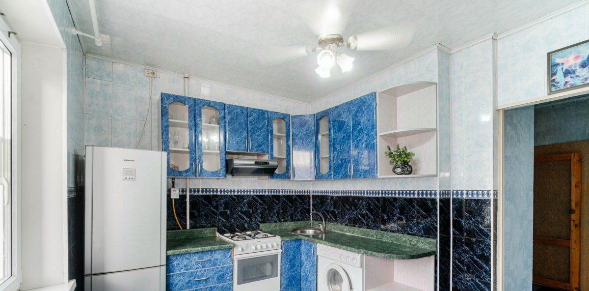 квартира г Омск р-н Кировский ул Дмитриева 2/4 фото 2