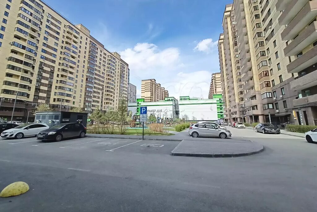 квартира г Тюмень ул Тимофея Чаркова 81к/1 фото 1