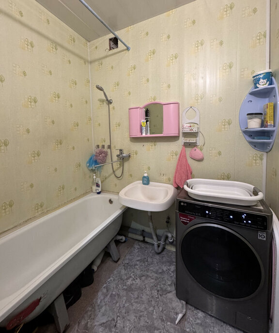квартира г Астрахань ул Безжонова 82к/1 фото 12