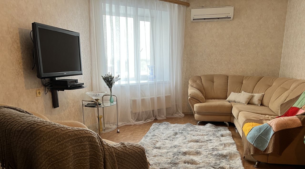 квартира г Тольятти р-н Автозаводский ул Спортивная 18 фото 2