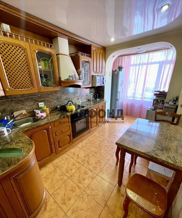 квартира г Петропавловск-Камчатский ул Виталия Кручины 6/4 фото 1