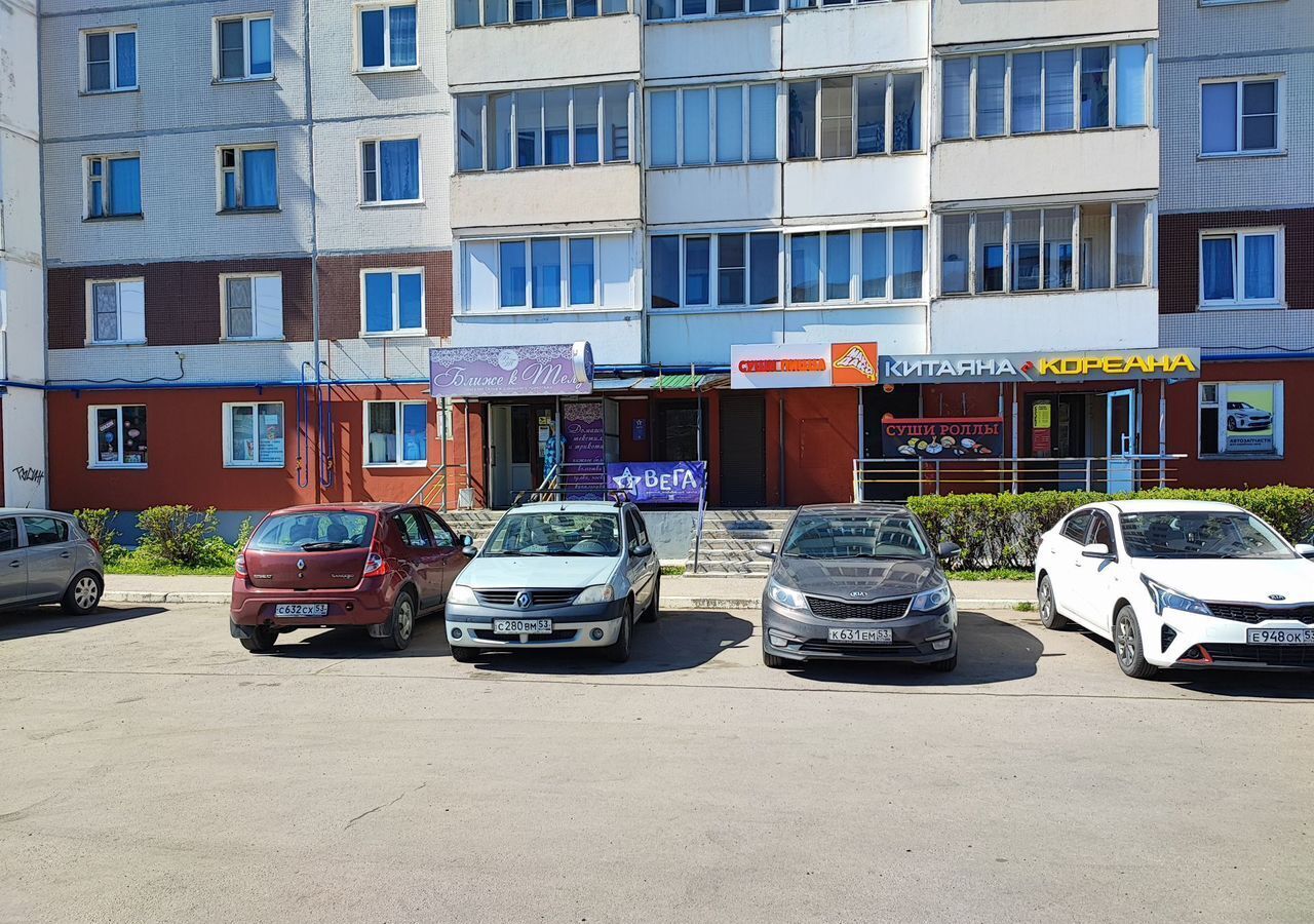 торговое помещение г Великий Новгород Западный ул Кочетова 8 фото 1