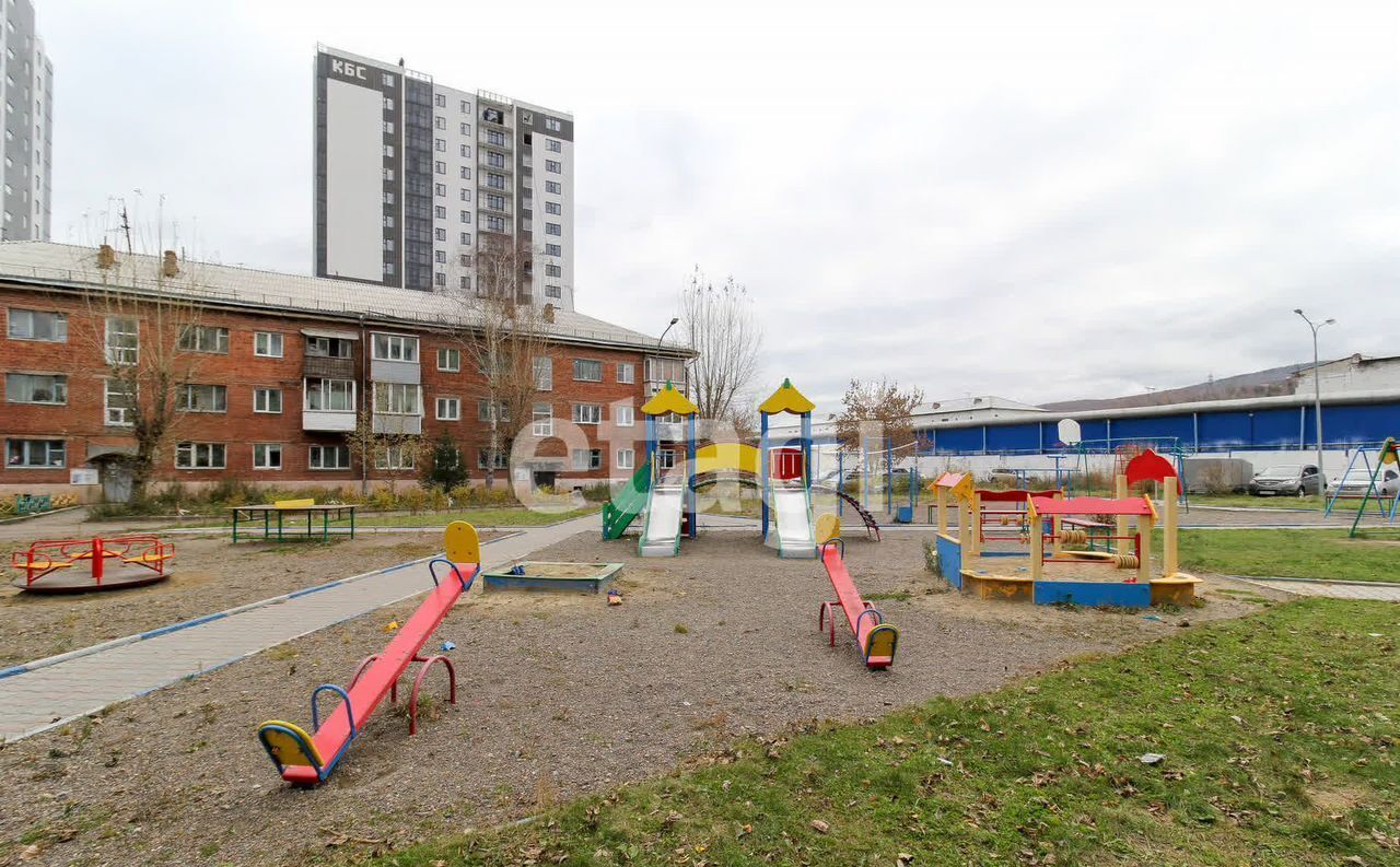 квартира г Красноярск р-н Свердловский ул 60 лет Октября 80а фото 18