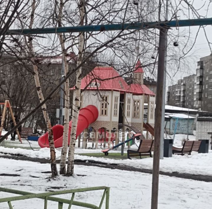 квартира г Мурманск р-н Ленинский ул Октябрьская 25 фото 19