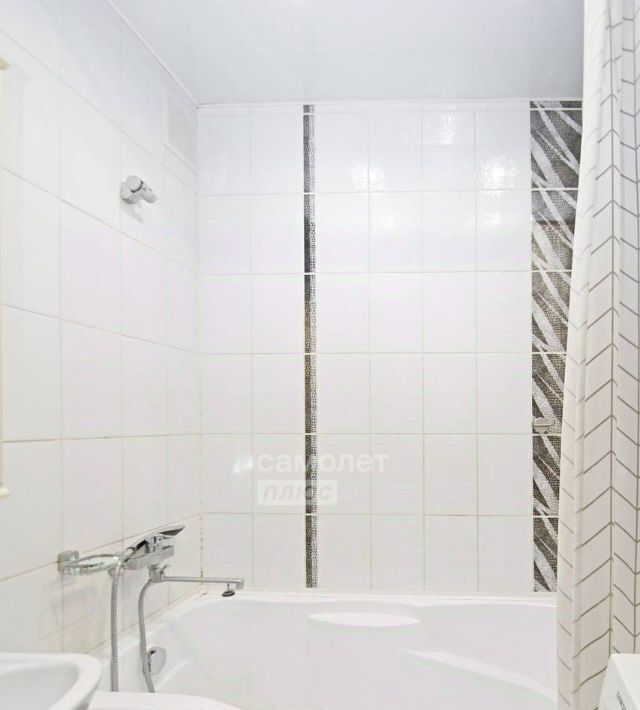квартира г Омск р-н Центральный ул Завертяева 7к/2 фото 9