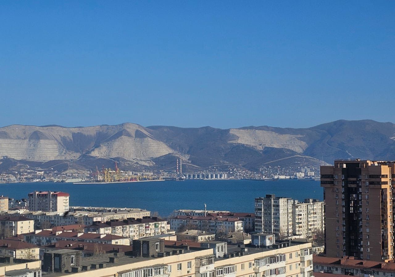 квартира г Новороссийск р-н Южный ул Карамзина 75 фото 2