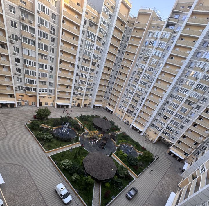 квартира г Астрахань р-н Кировский ул Набережная Приволжского затона 4 фото 1