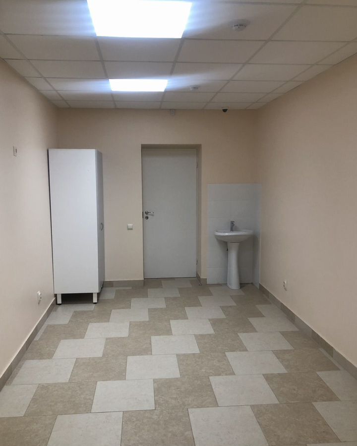 офис г Саратов р-н Волжский ул им Менякина Ю.И. 1а фото 1