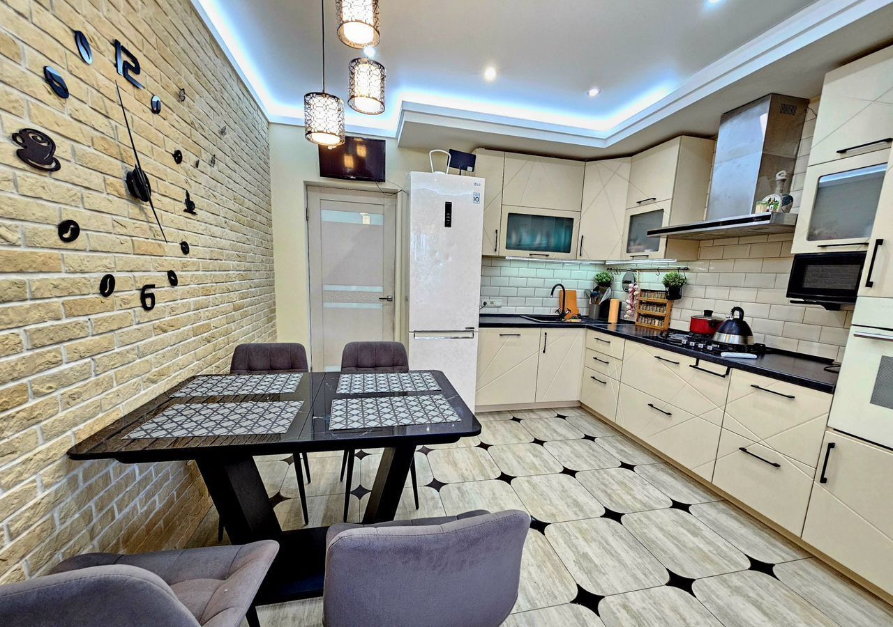 квартира г Астрахань р-н Советский ул Бакинская 4к/3 фото 3