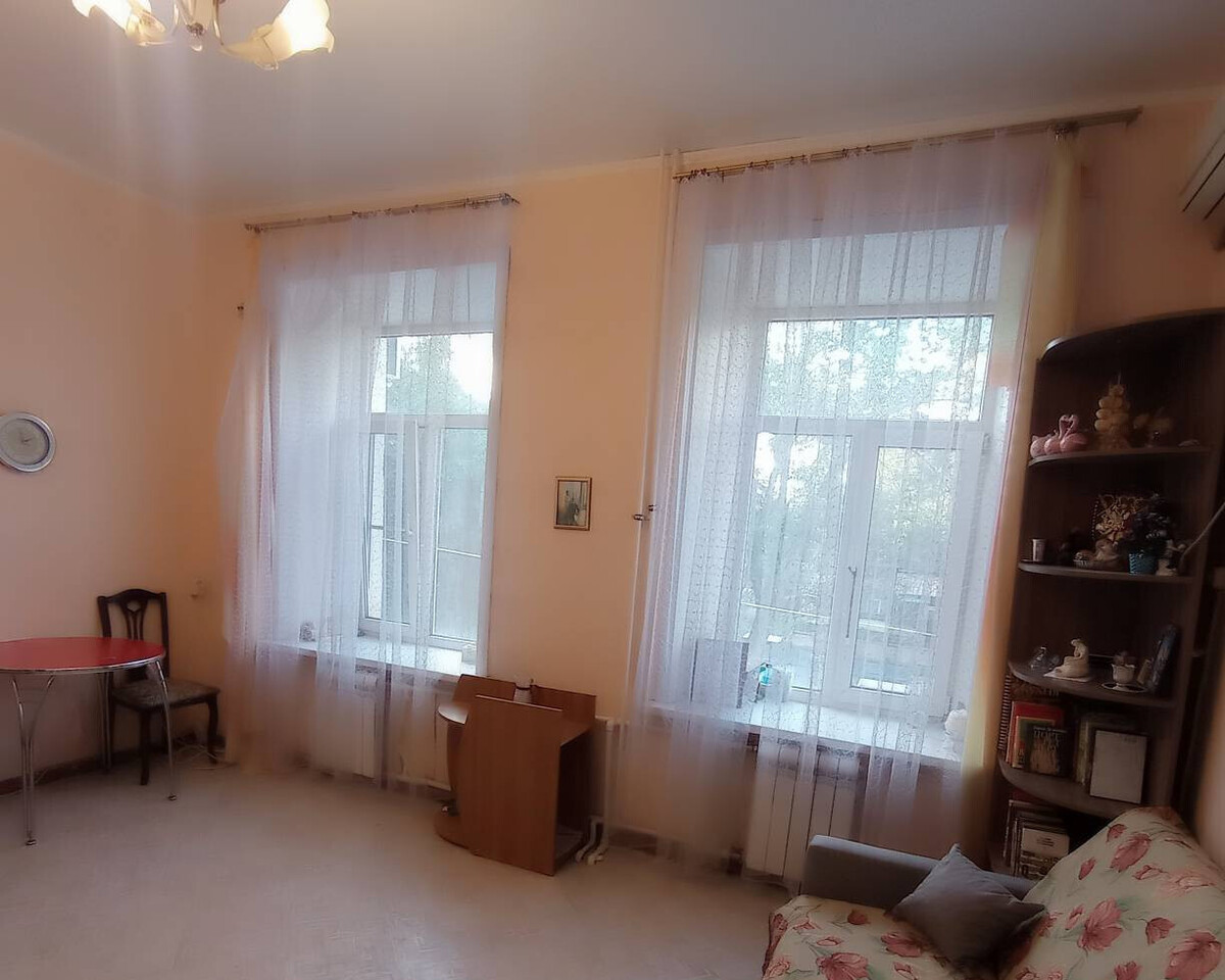 квартира г Астрахань р-н Кировский ул Раскольникова 10 фото 1