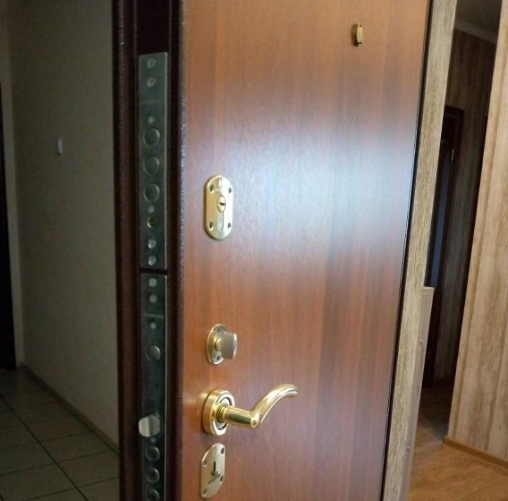 квартира г Тольятти р-н Автозаводский ул Революционная 7б фото 4