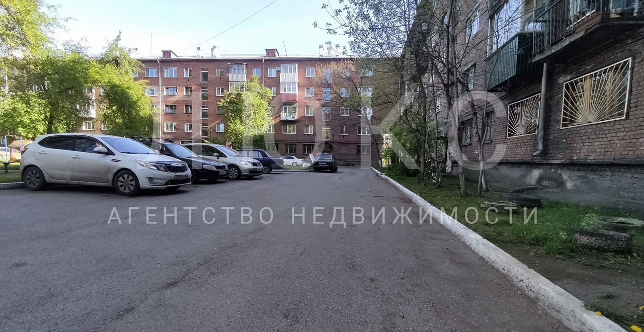комната г Новокузнецк р-н Центральный ул Пирогова 24 Кемеровская обл. — Кузбасс фото 2